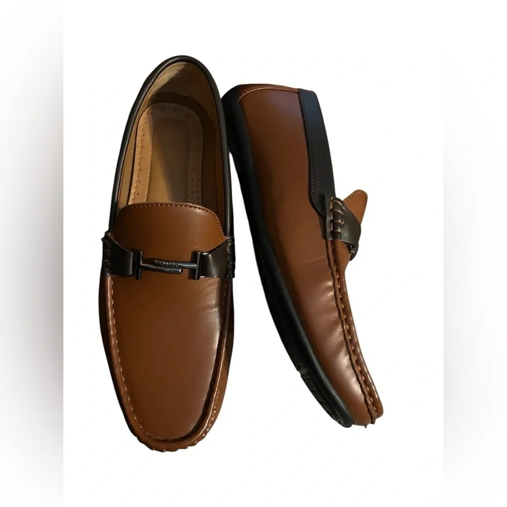 Tahari Elegant Brown Leather Loafers with Black Accents Size 7
